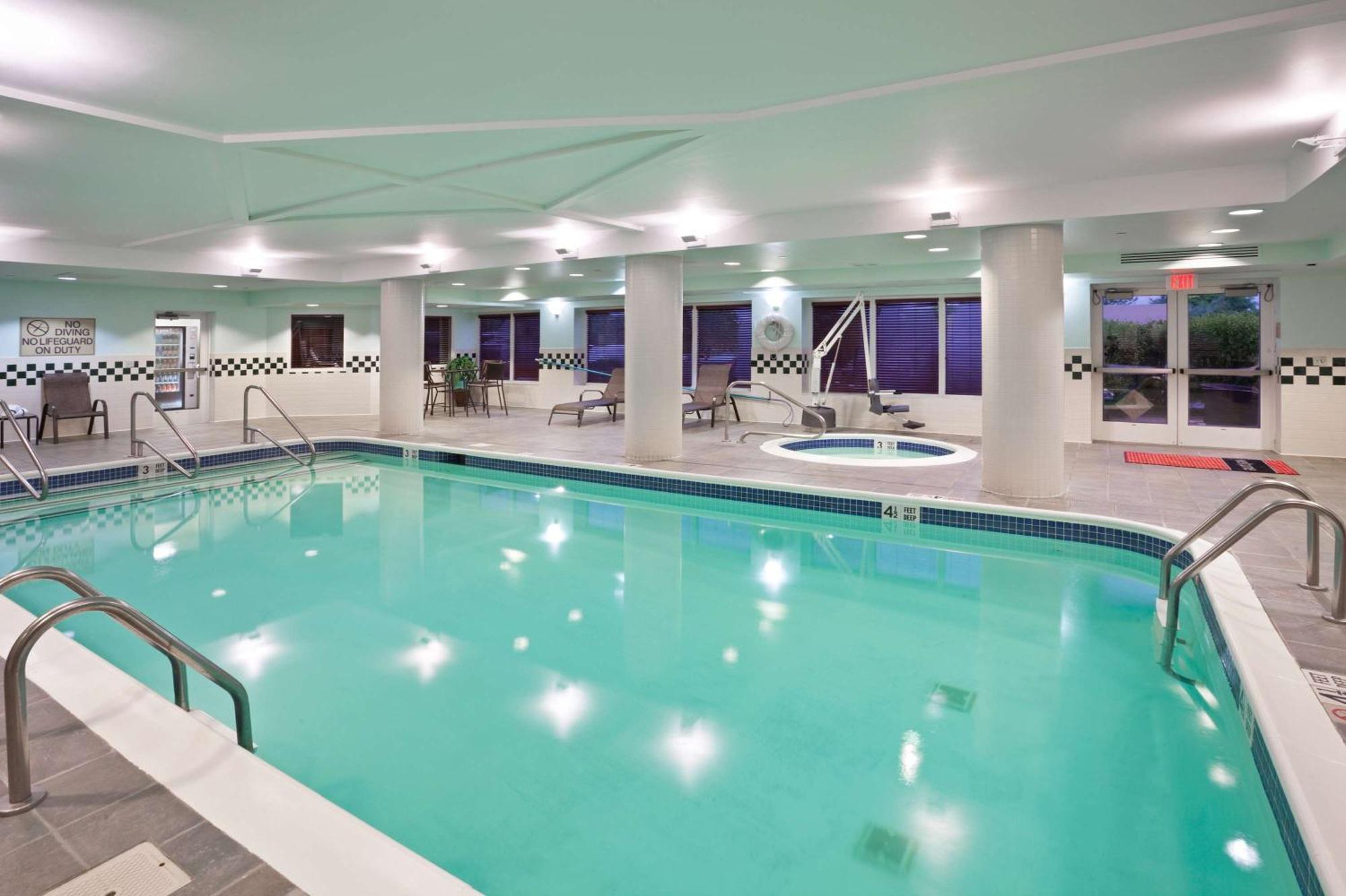 Hampton Inn Клифтън Парк Екстериор снимка