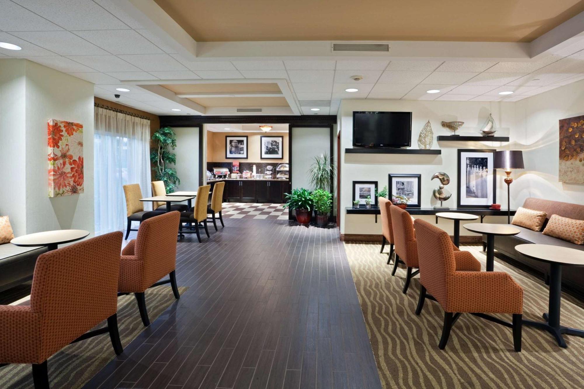 Hampton Inn Клифтън Парк Екстериор снимка
